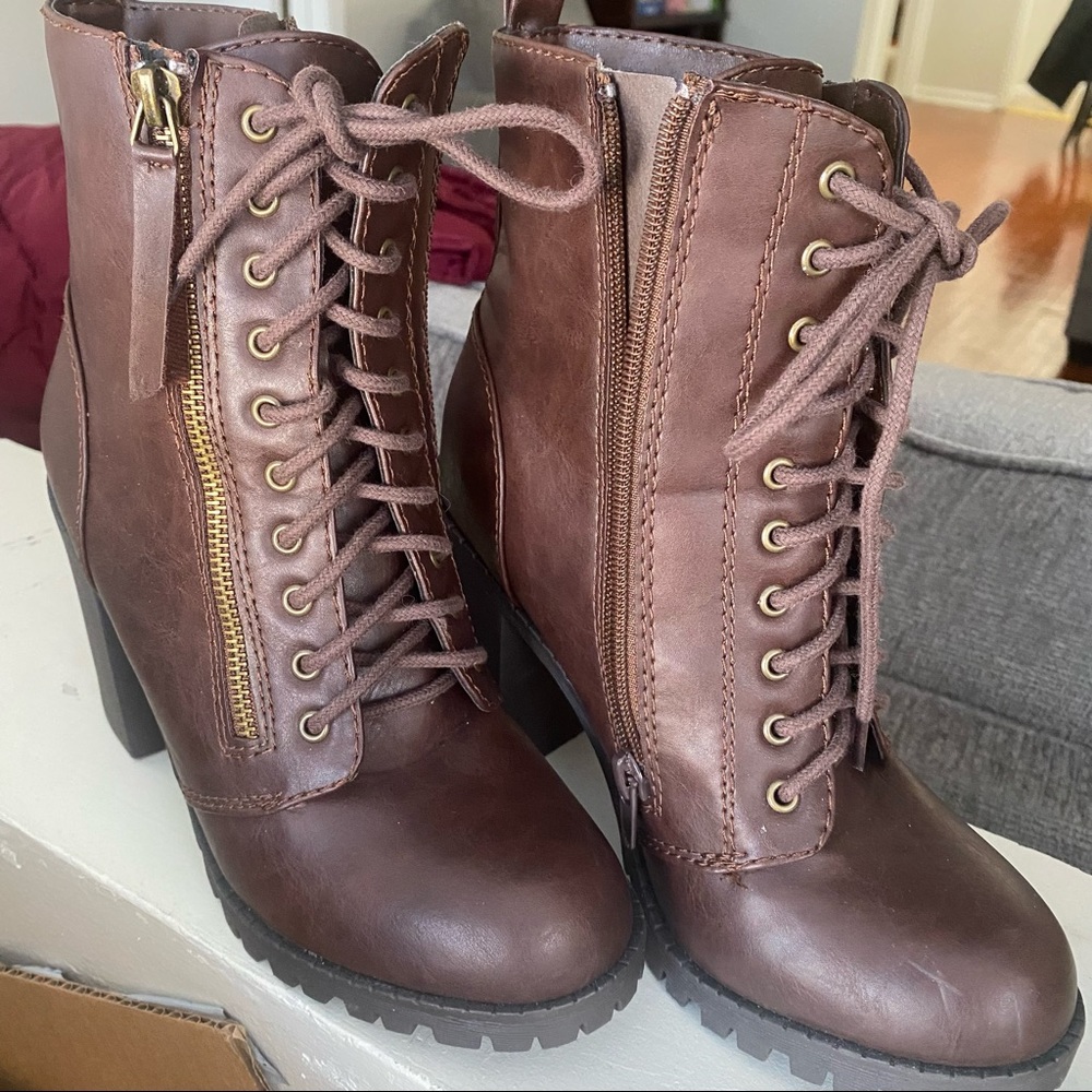 Closed Round Toe Lace-Up Block Heel Combat Boots